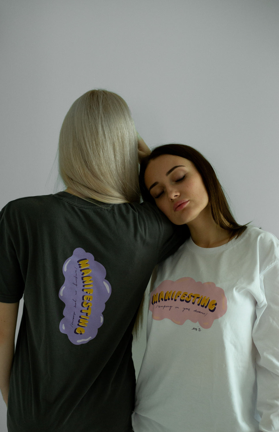 MANIFESTING unisex kokvilnas t-krekls